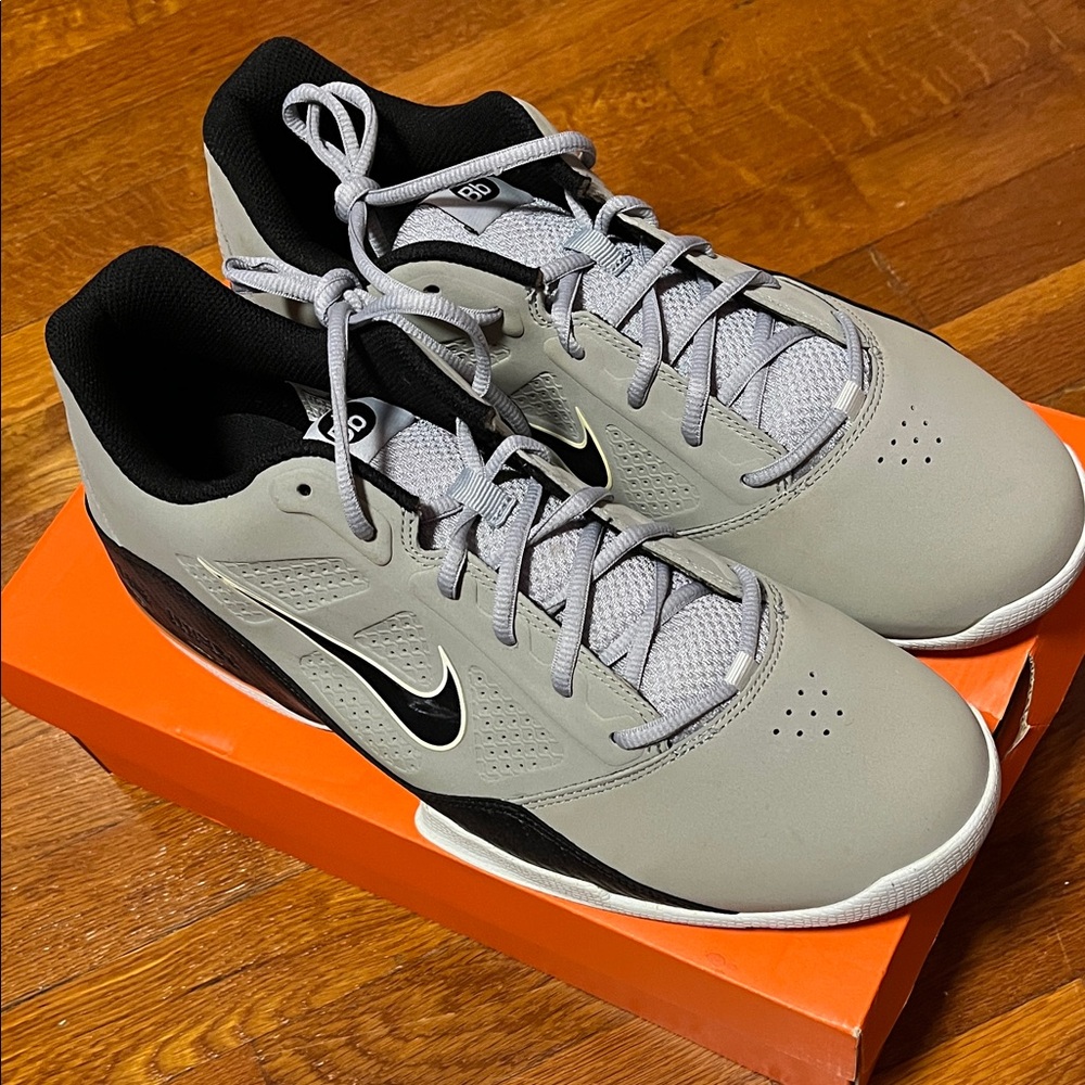 Nike Men's Gray/Black Athletic sneakers. AIR MAX FULL COURT 2 LOW RISK NBK.NEW